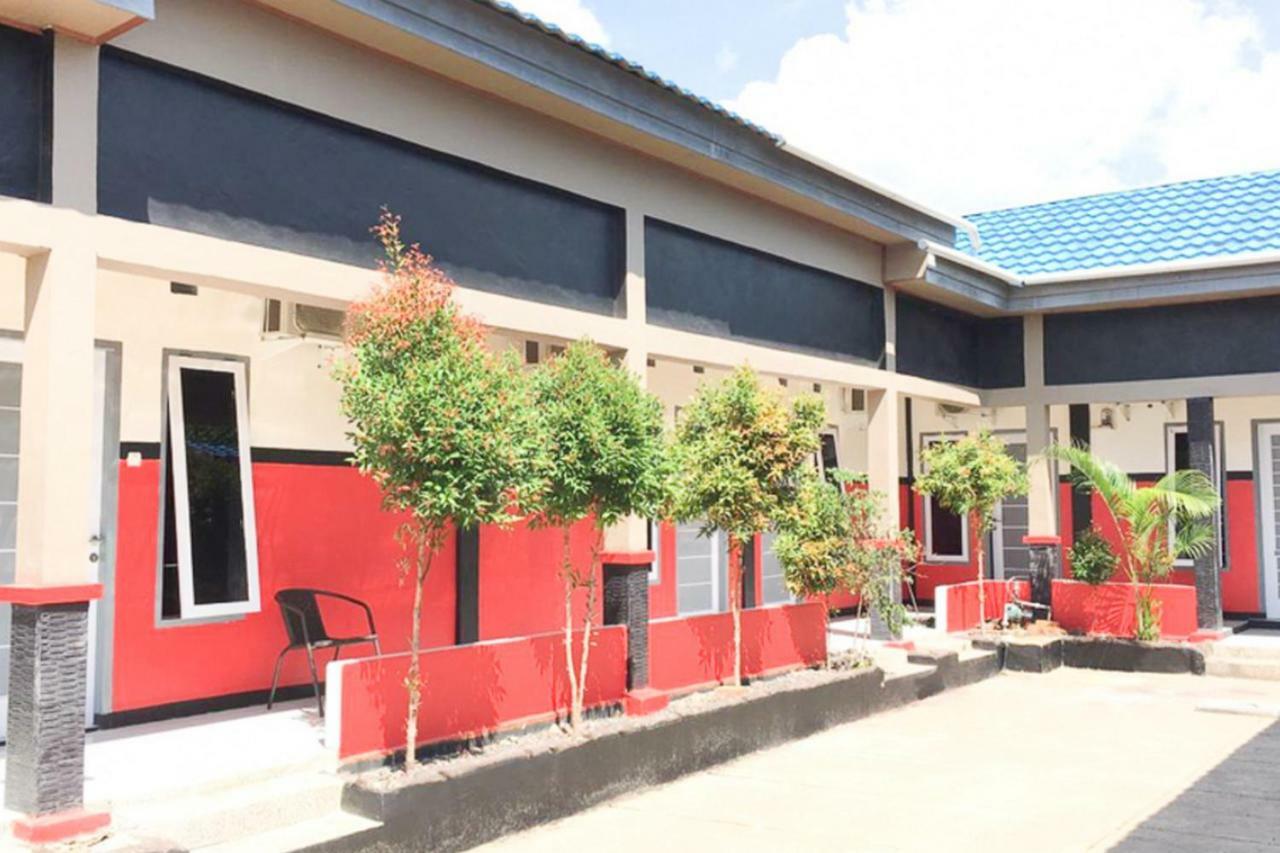 Hotel Reddoorz @ Simpang Lima Jupiter Sorong Exterior foto